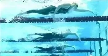 自由泳划水，如何直线向后推水？